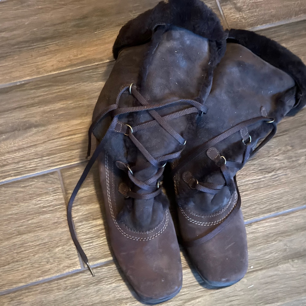 LA CANADIENNE Laila Black Shearling Boots Size 8 NBW